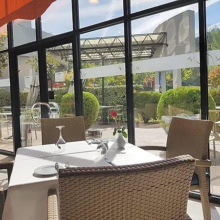 فندق ماك ألبانيا 5*
